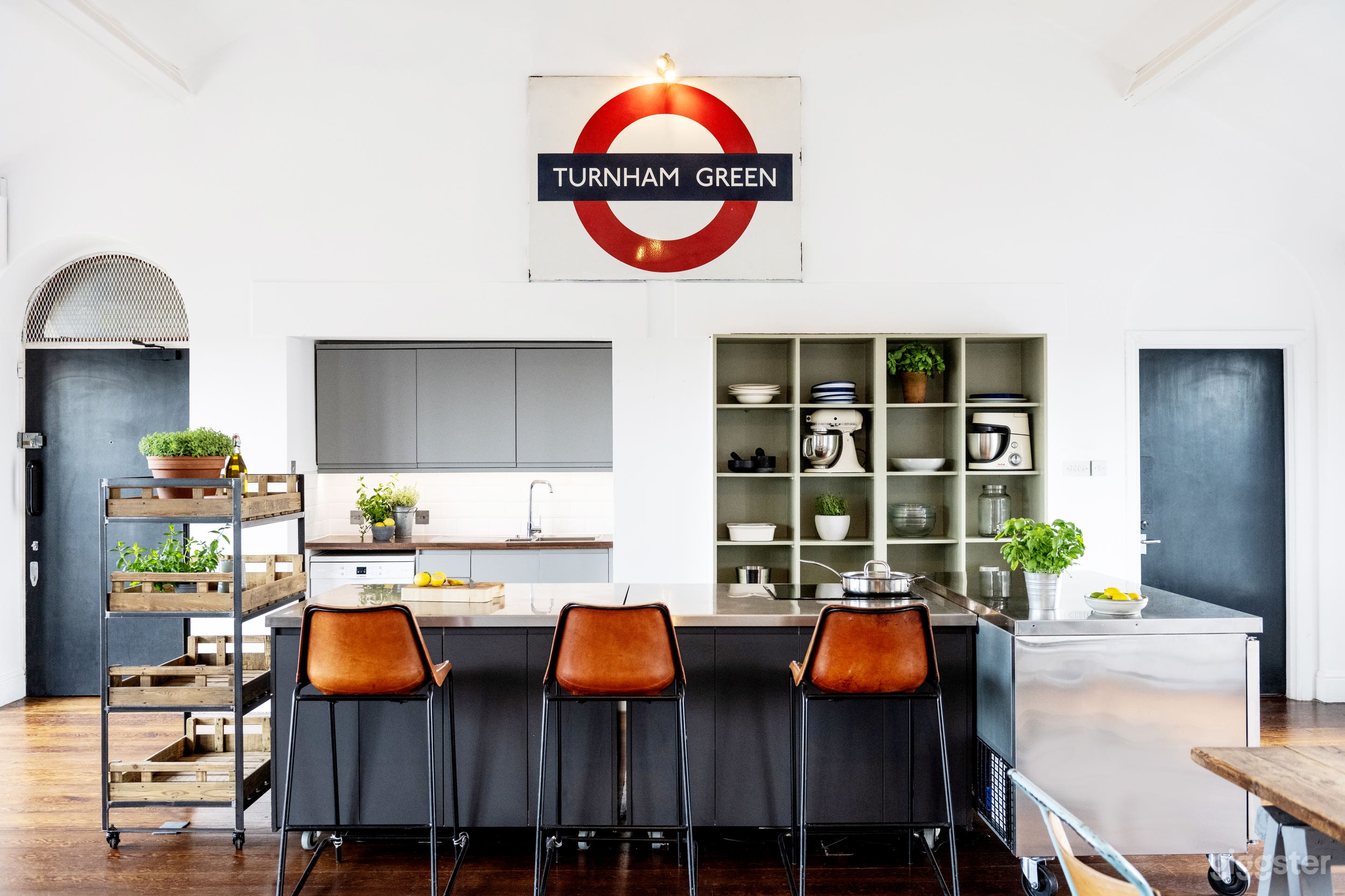 Studio space ideal for food photography. Photo 4