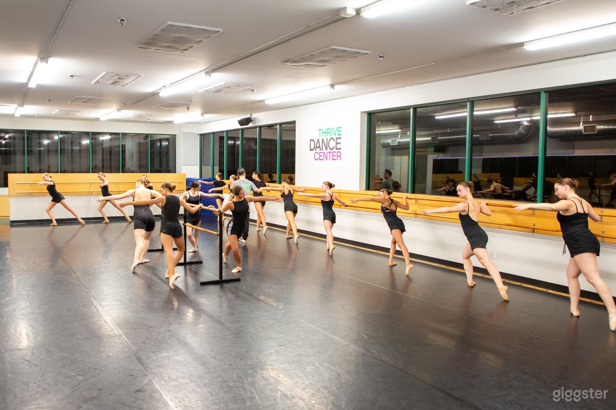 DANCE STUDIO C 1470 sq ft Photo 4