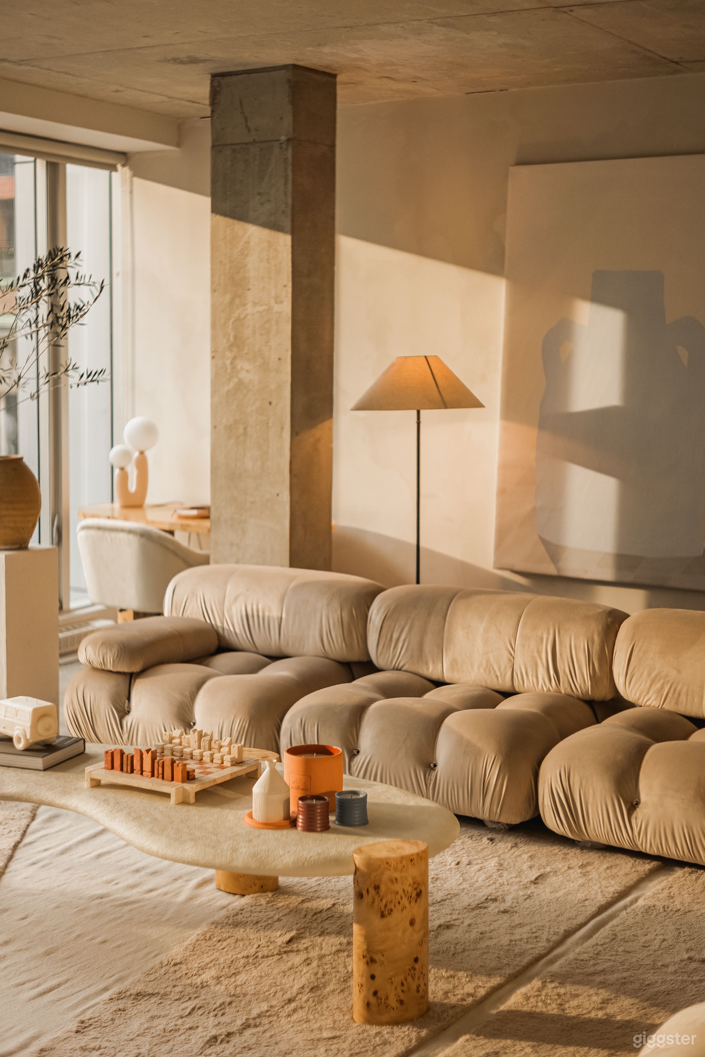 Beautiful Modern Mid-Century Space, downtown Photo 1