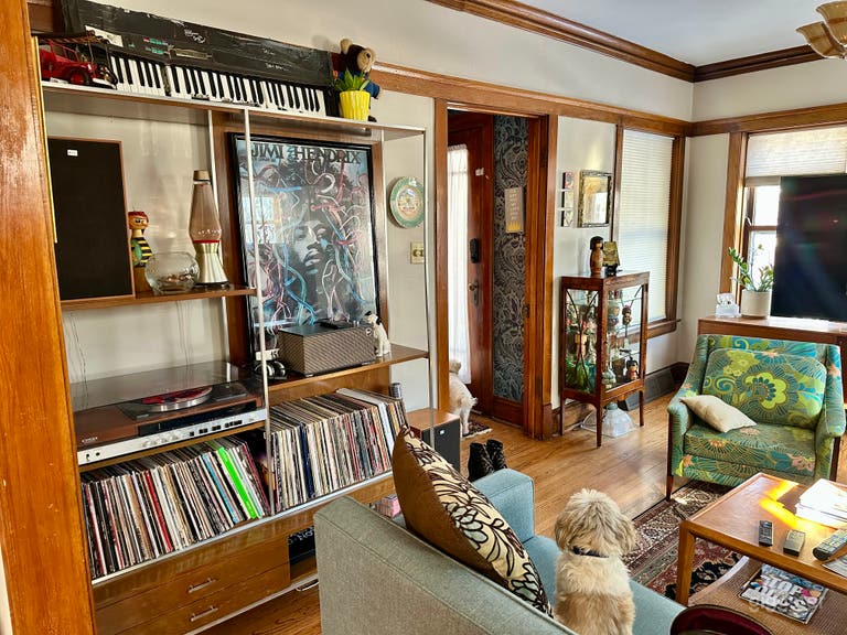  Mid-Century Musical Bungalow – Vintage Charm in Berwyn 