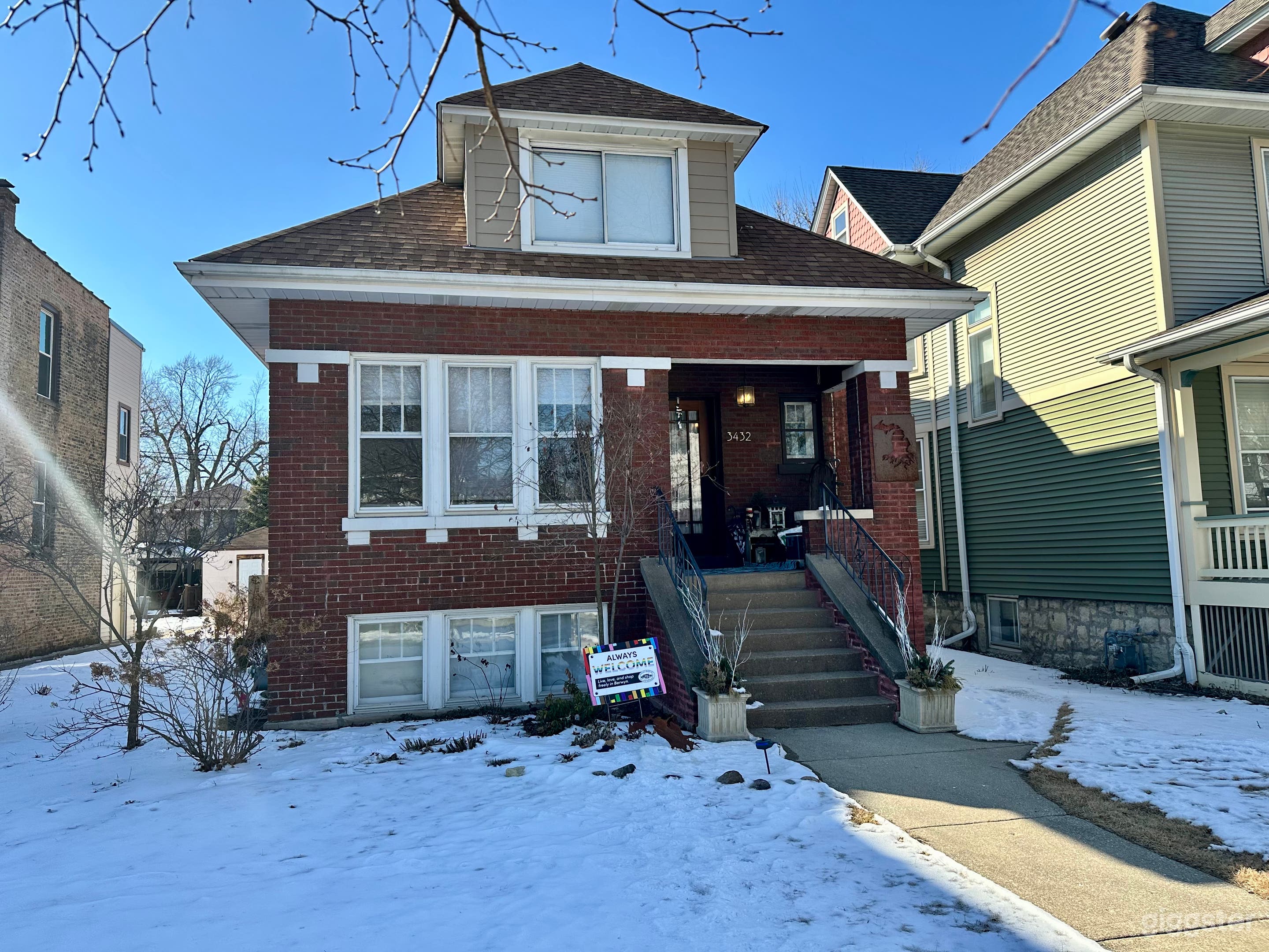 Mid-Century Musical Bungalow – Vintage Charm in Berwyn Photo 1