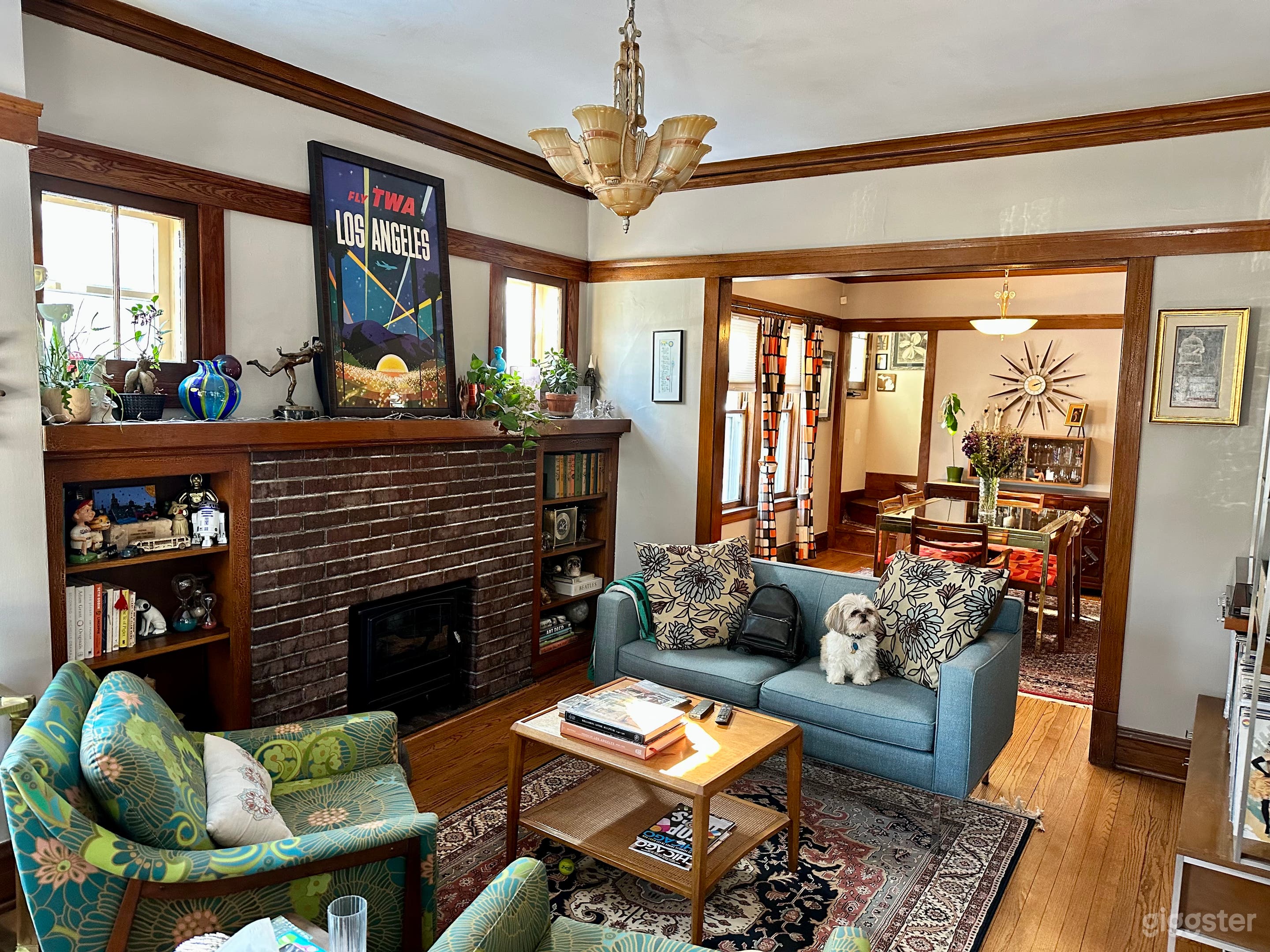 Mid-Century Musical Bungalow – Vintage Charm in Berwyn Photo 3