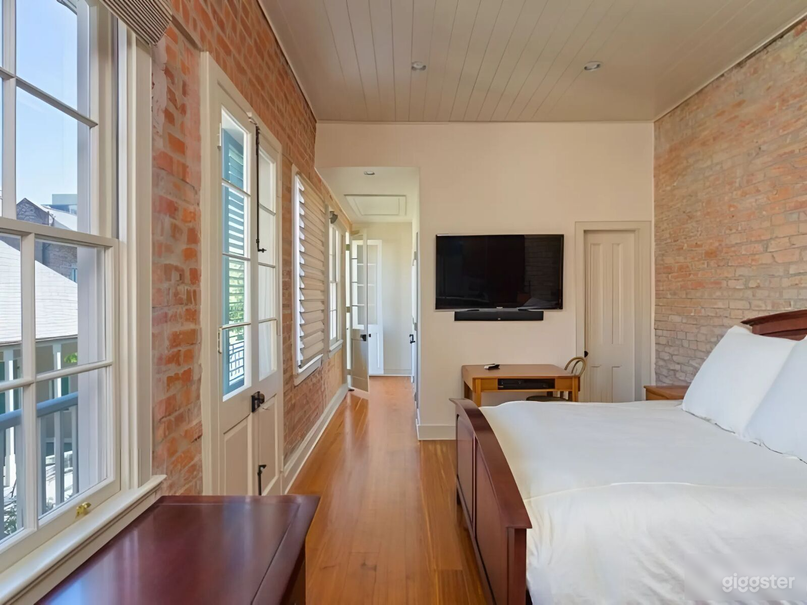 Studio Loft Unit E Photo 1