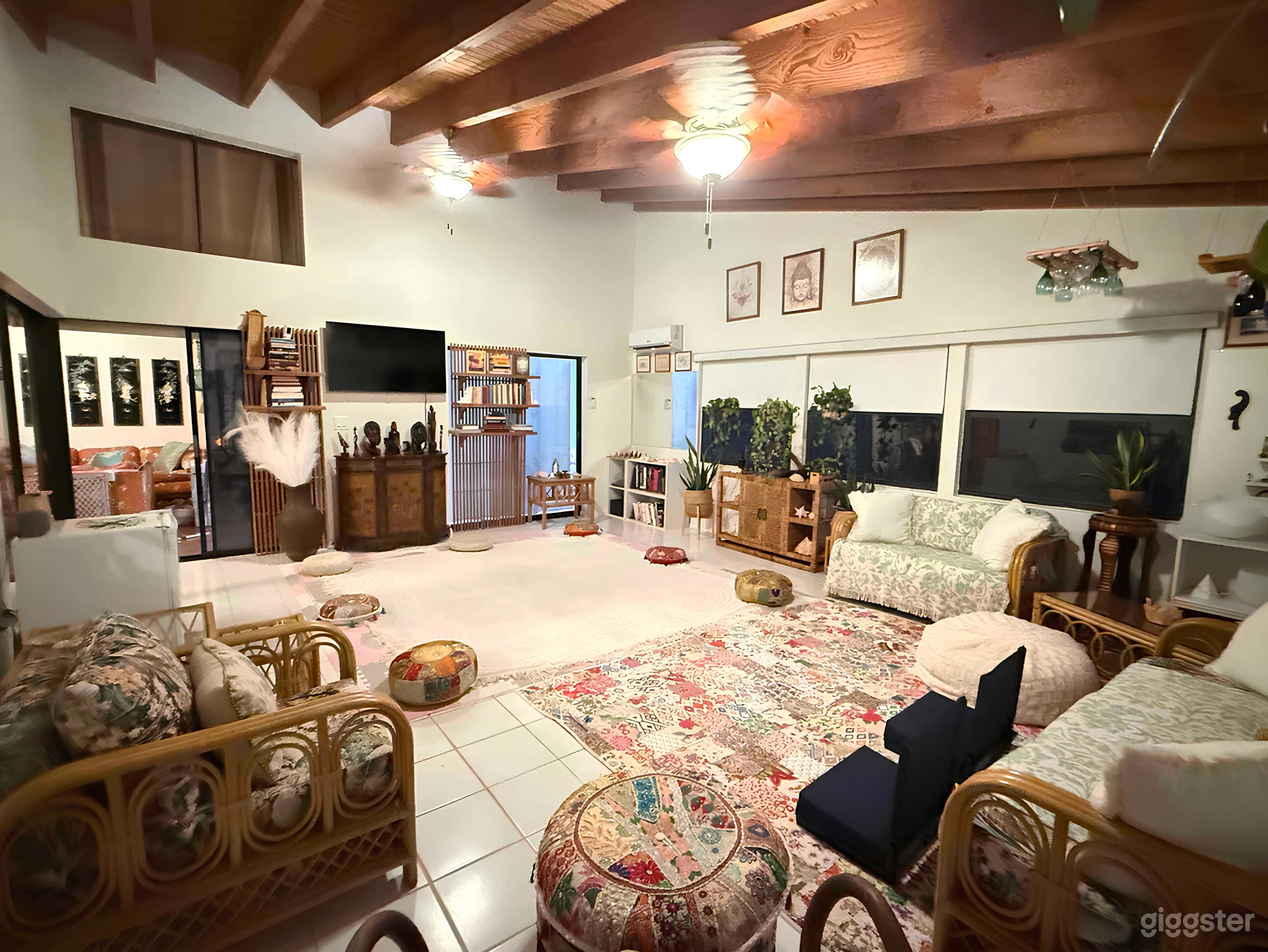 Oasis Home Indoor Space Photo 1