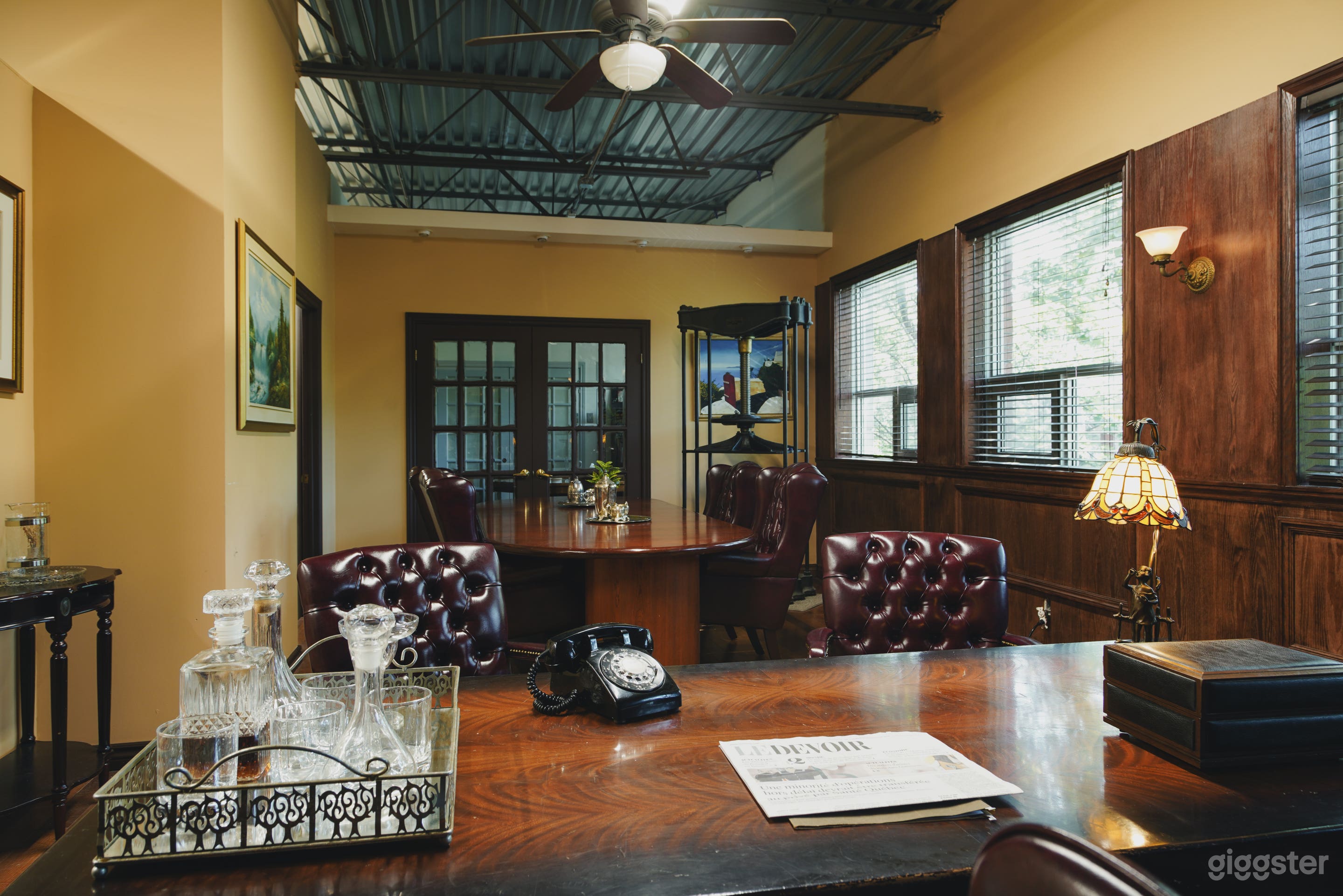 Vintage Executive Office Suite Photo 2