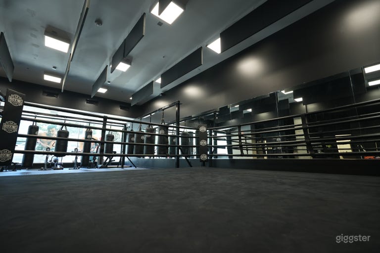  Modern Clean All Black Boxing Gym in Downtown LA 
