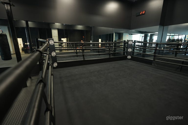  Modern Clean All Black Boxing Gym in Downtown LA 