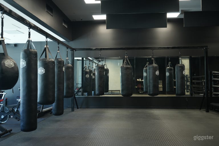  Modern Clean All Black Boxing Gym in Downtown LA 