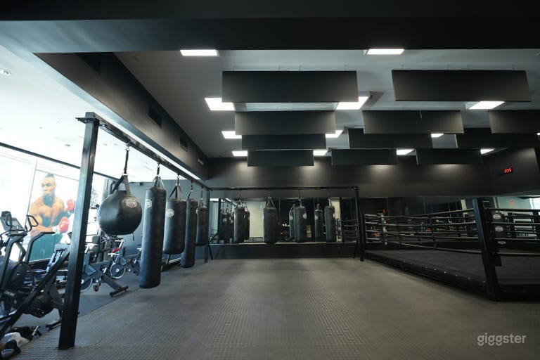  Modern Clean All Black Boxing Gym in Downtown LA 