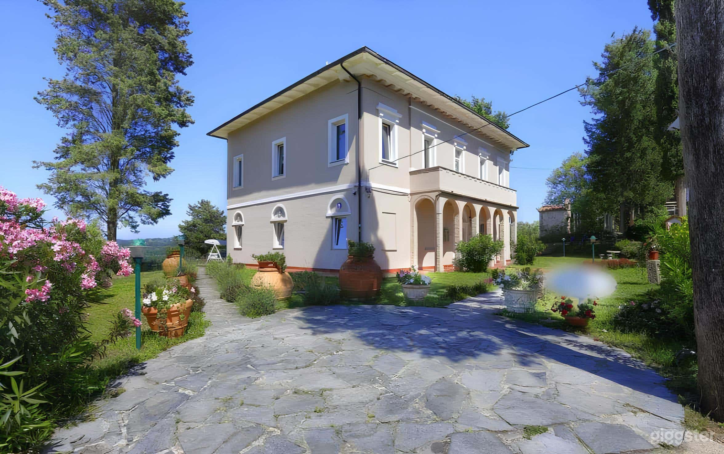 Foto di Antica Villa Storica nelle Colline Toscane 1