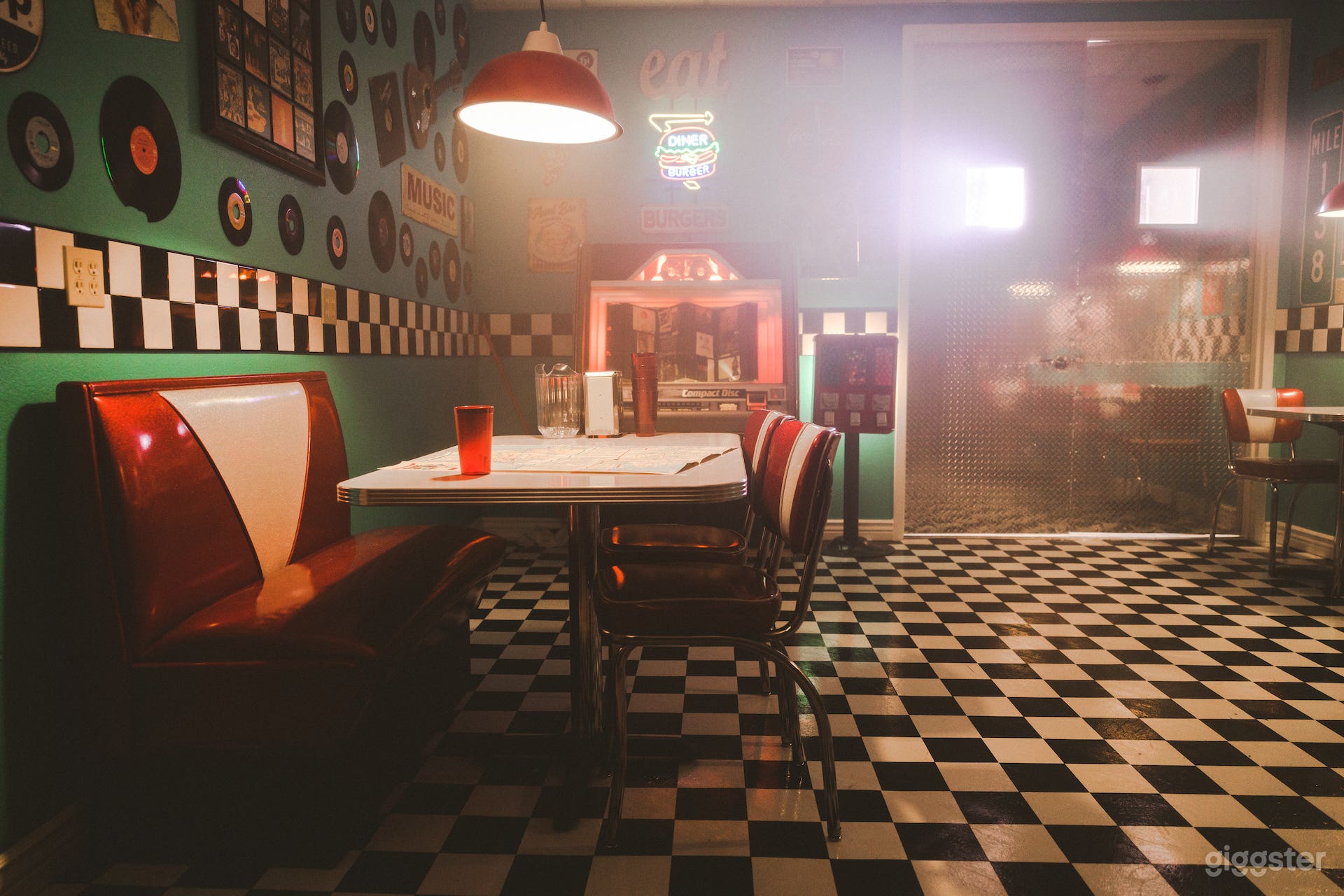 Massive Film &amp; Photo Studio With 15+ Unique Sets Photo 3