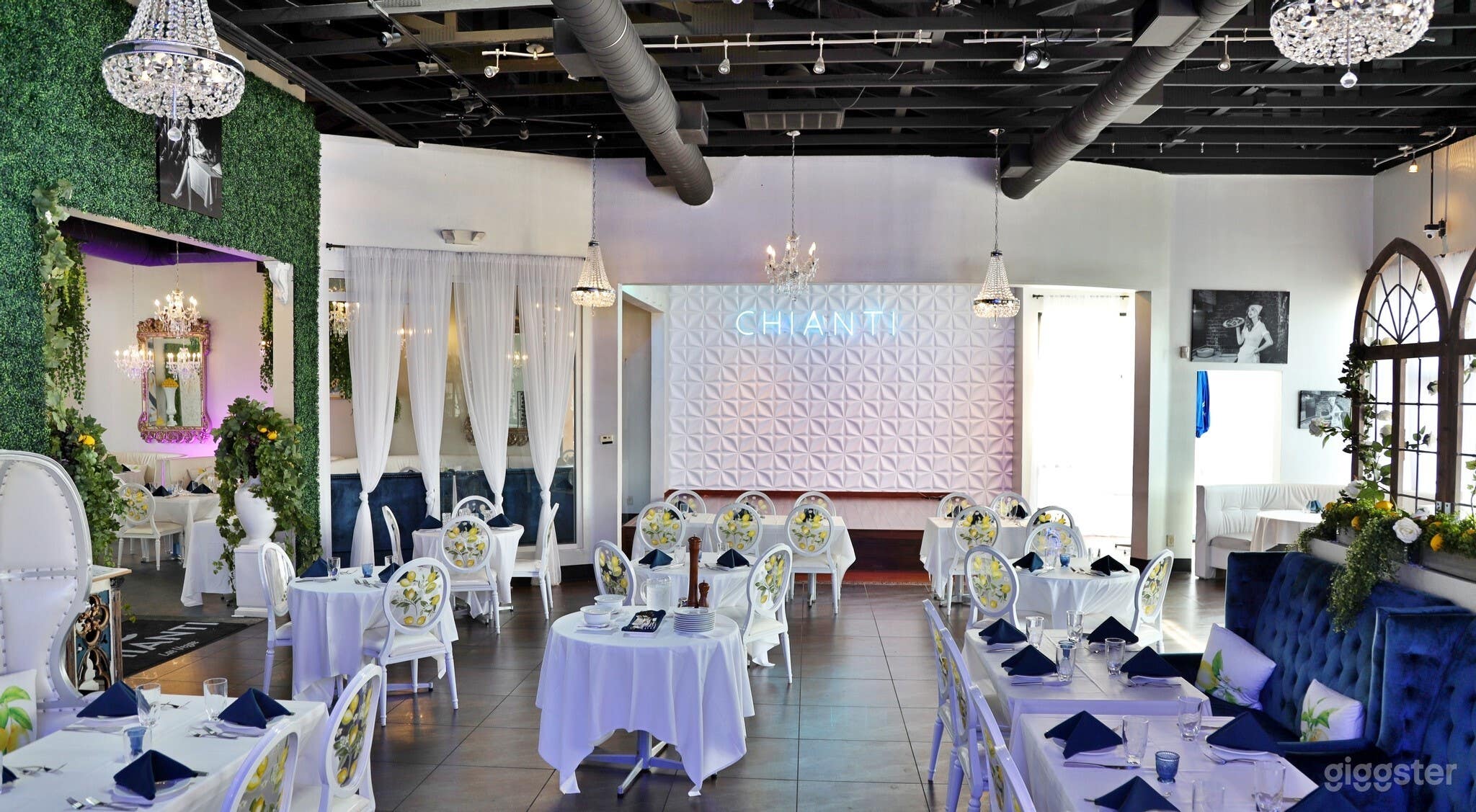 Private Room in a Romantic Italian Restaurant Photo 1