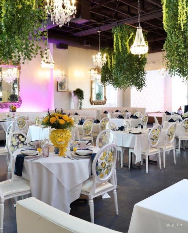 Private Room in a Romantic Italian Restaurant Photo 4