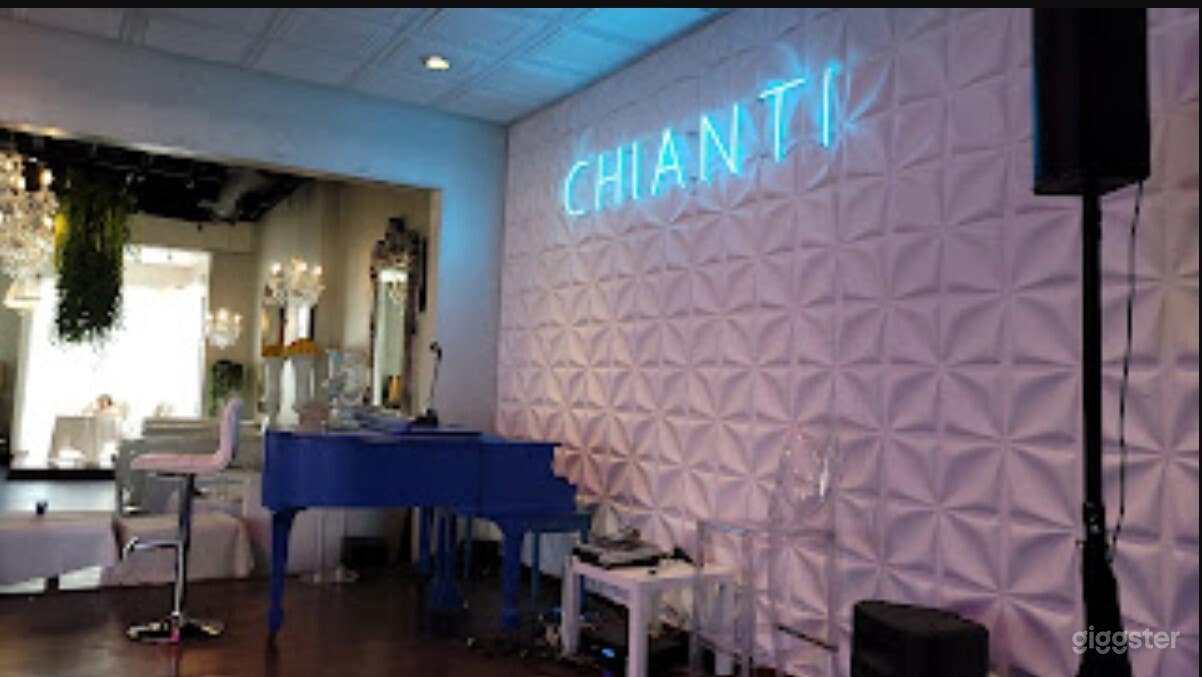 Private Room in a Romantic Italian Restaurant Photo 2