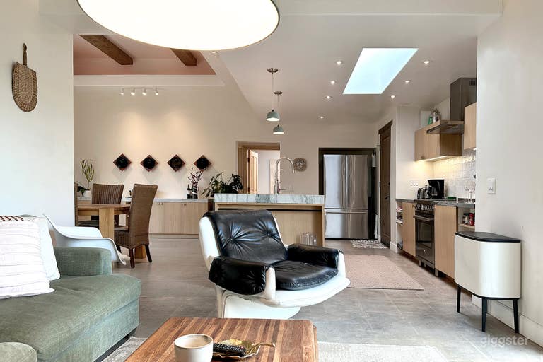  Large Kitchen &amp; Dining Areas: Light-filled spaces ideal for culinary and lifestyle shots.
 