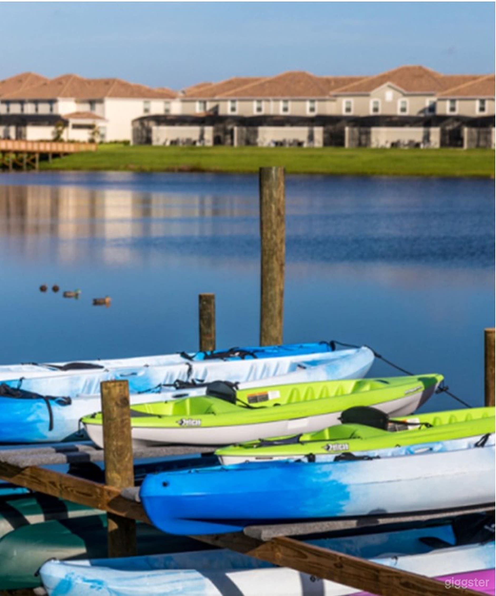 Luxurious 5-Star Pool Photo 4