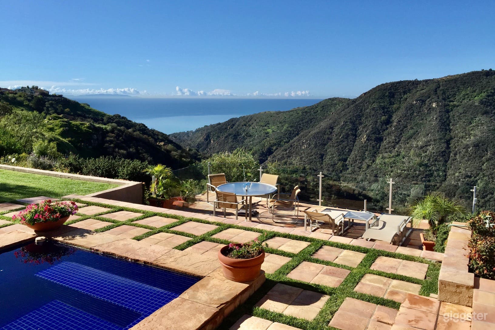 Majestic Mansion in the Palisades Highlands (Whole Property) Photo 3