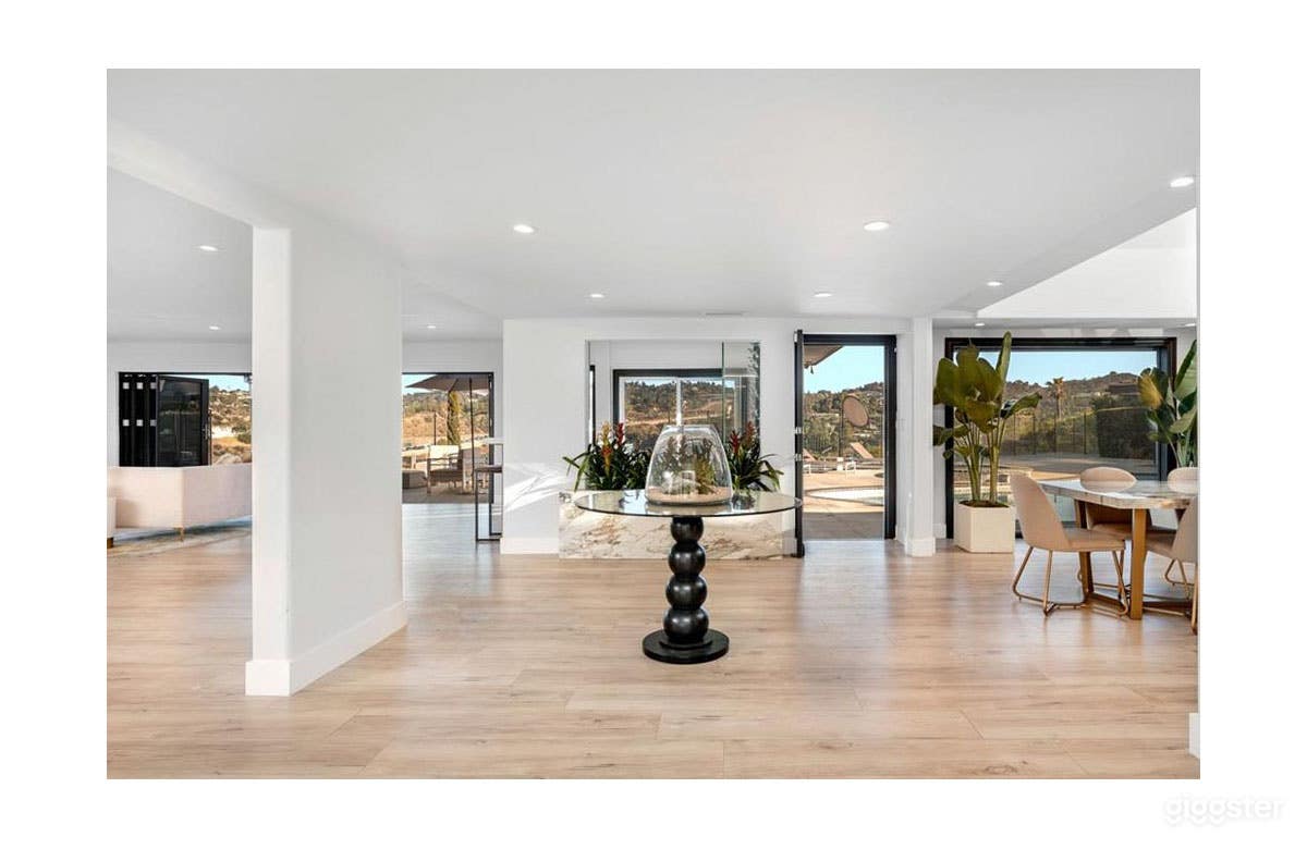 Updated Modern Contemporary with Expansive Views Photo 3