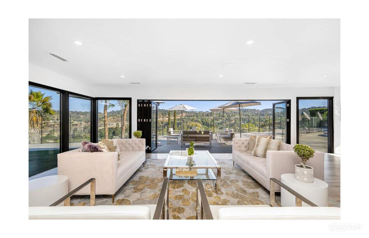 Updated Modern Contemporary with Expansive Views Photo 4