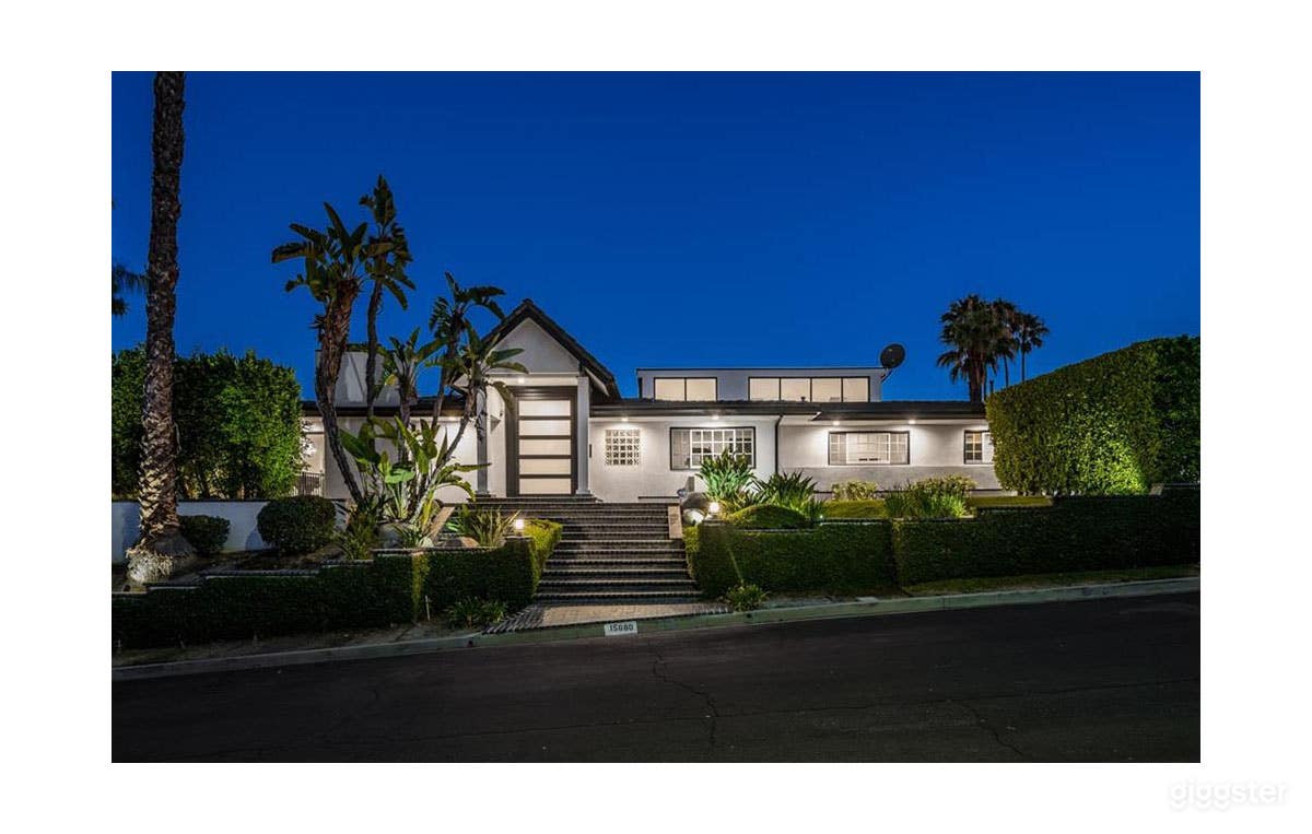 Updated Modern Contemporary with Expansive Views Photo 2