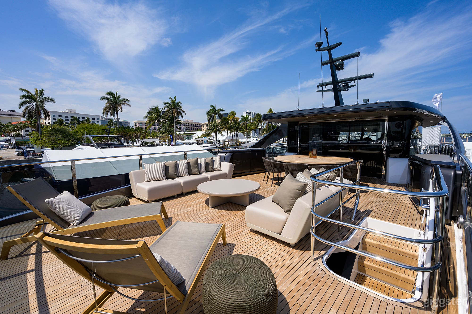 Luxurious and Innovative 100' Princess Yacht Photo 4