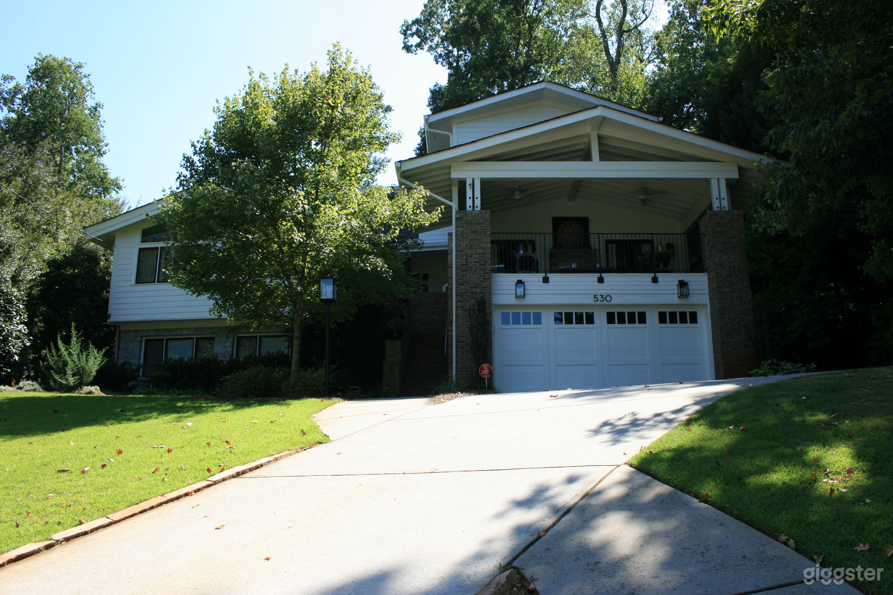 Front of house - 530 Oakview Road 