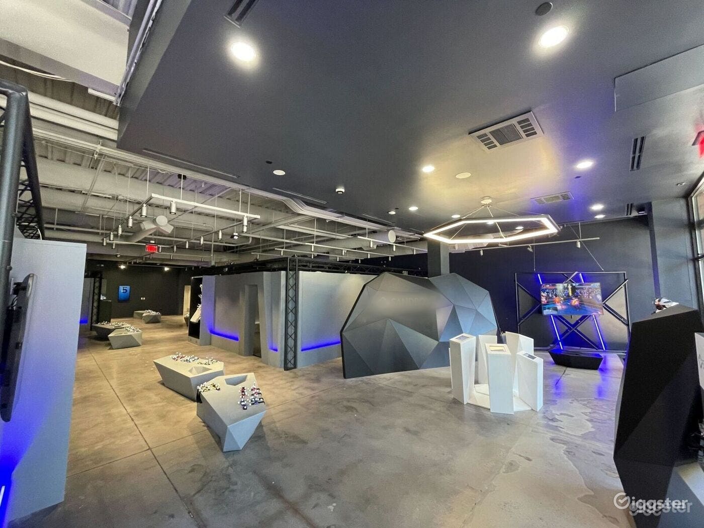 Modern &amp; Futuristic VR Space in Lone Tree Photo 1
