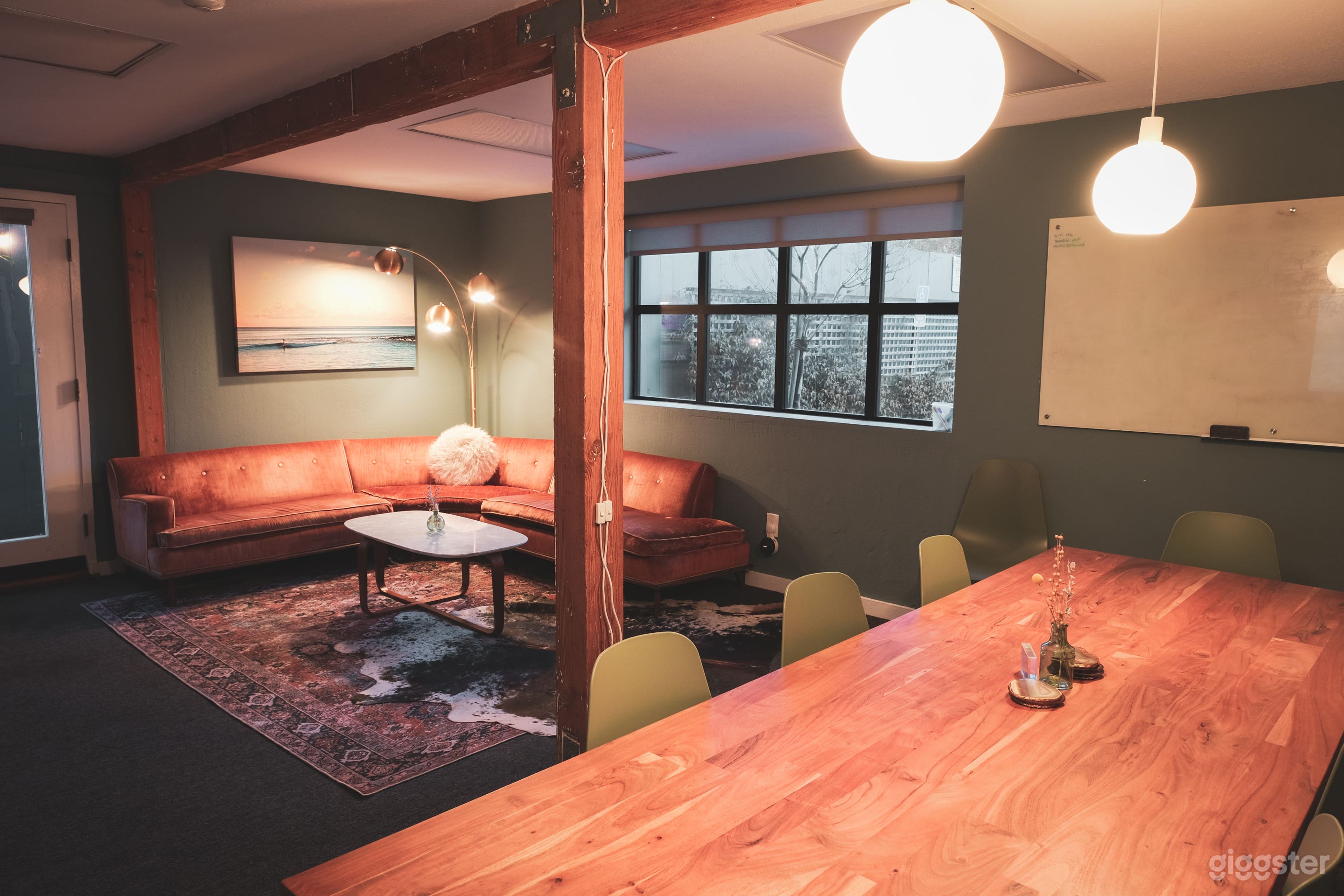 Cozy Meeting Space Photo 1