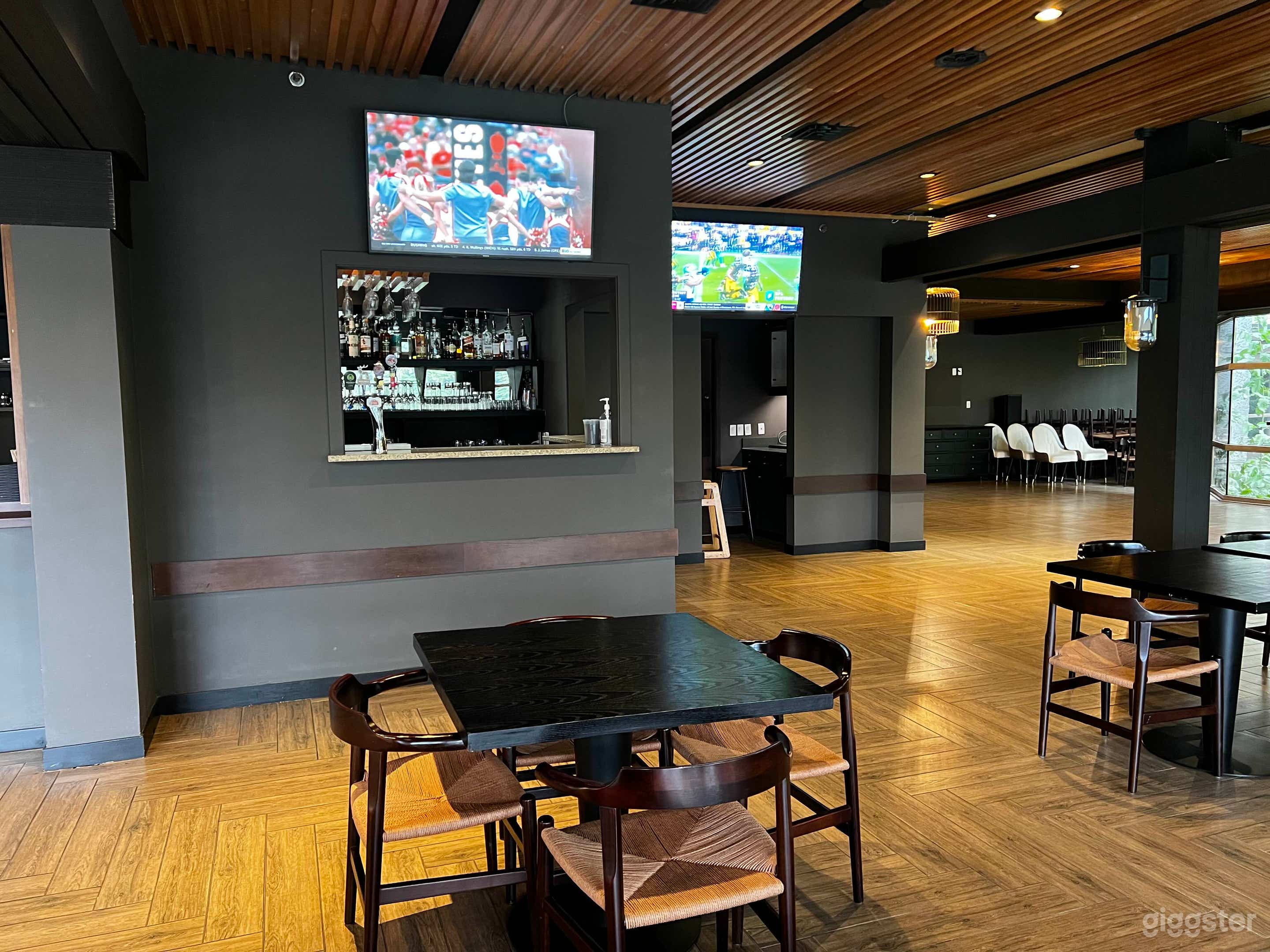 Spacious and scenic event/restaurant space Photo 2