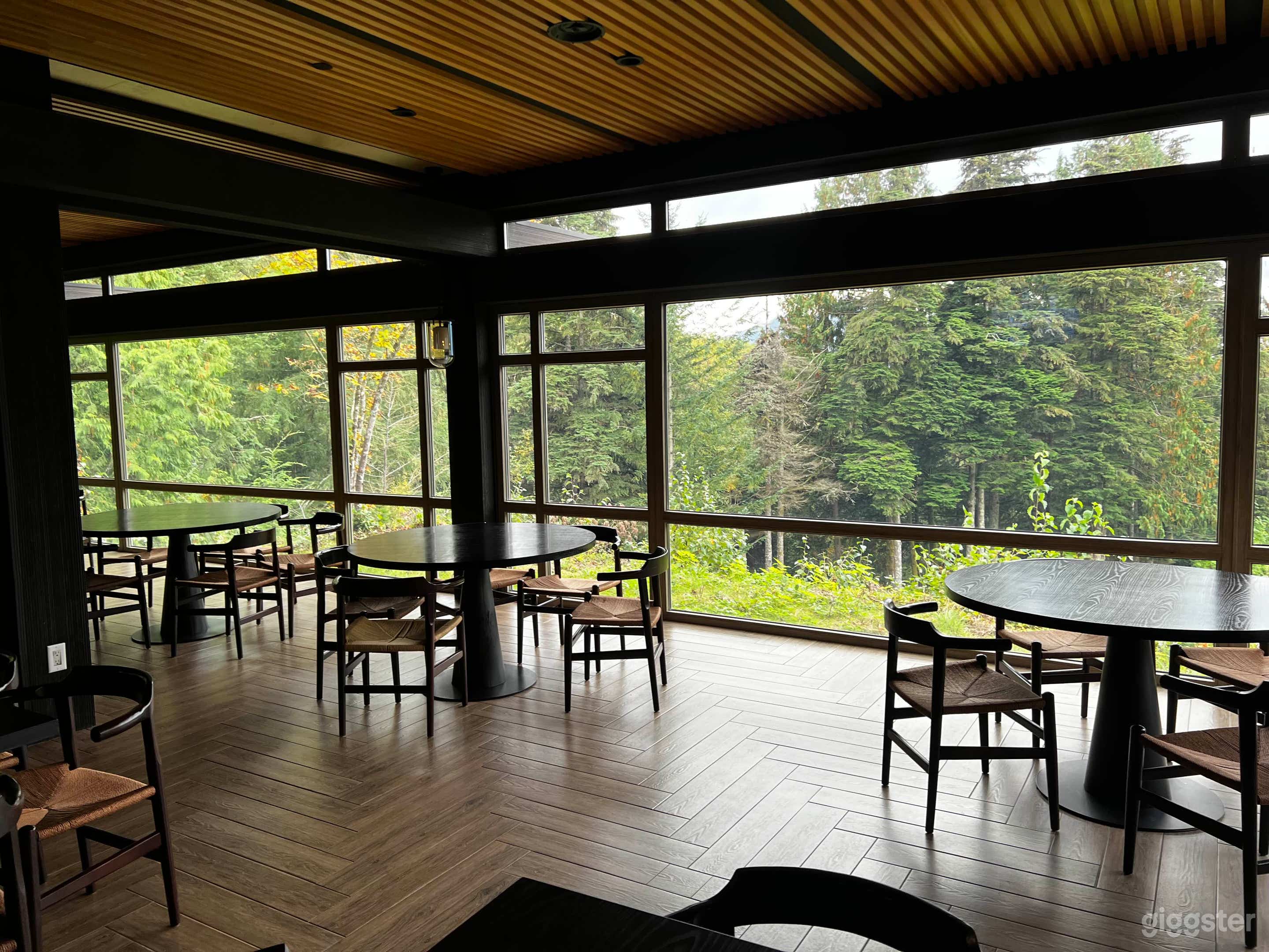 Spacious and scenic event/restaurant space Photo 3