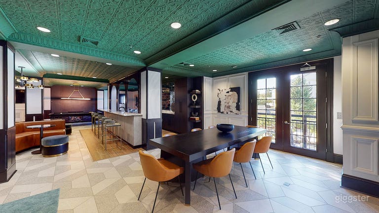  Pub-Style Lounge in Alexandria 