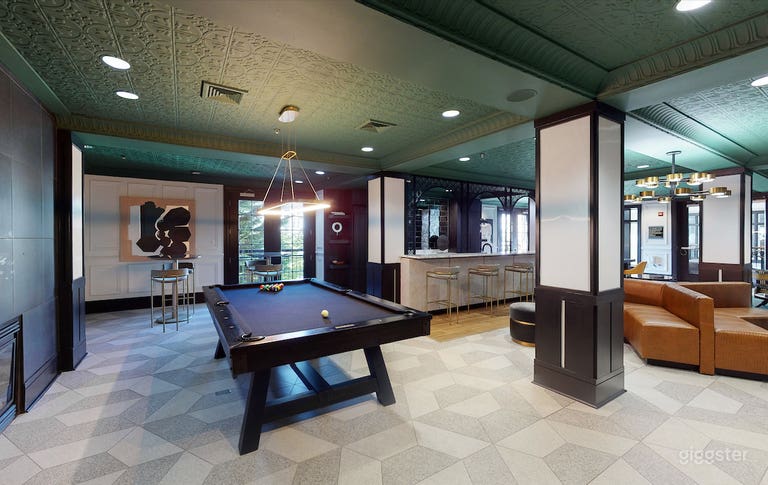  Pub-Style Lounge in Alexandria 