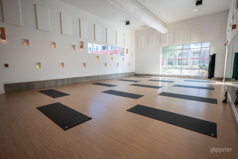  Estudio de Yoga Calmado en Chula Vista 