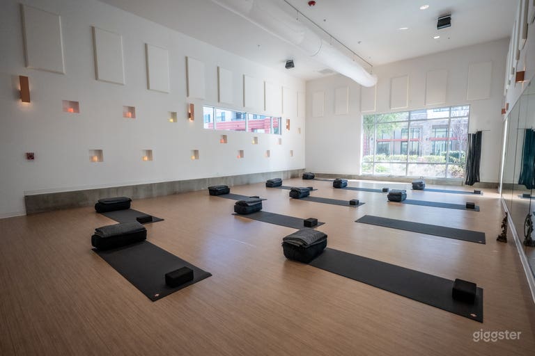  Estudio de Yoga Calmado en Chula Vista 