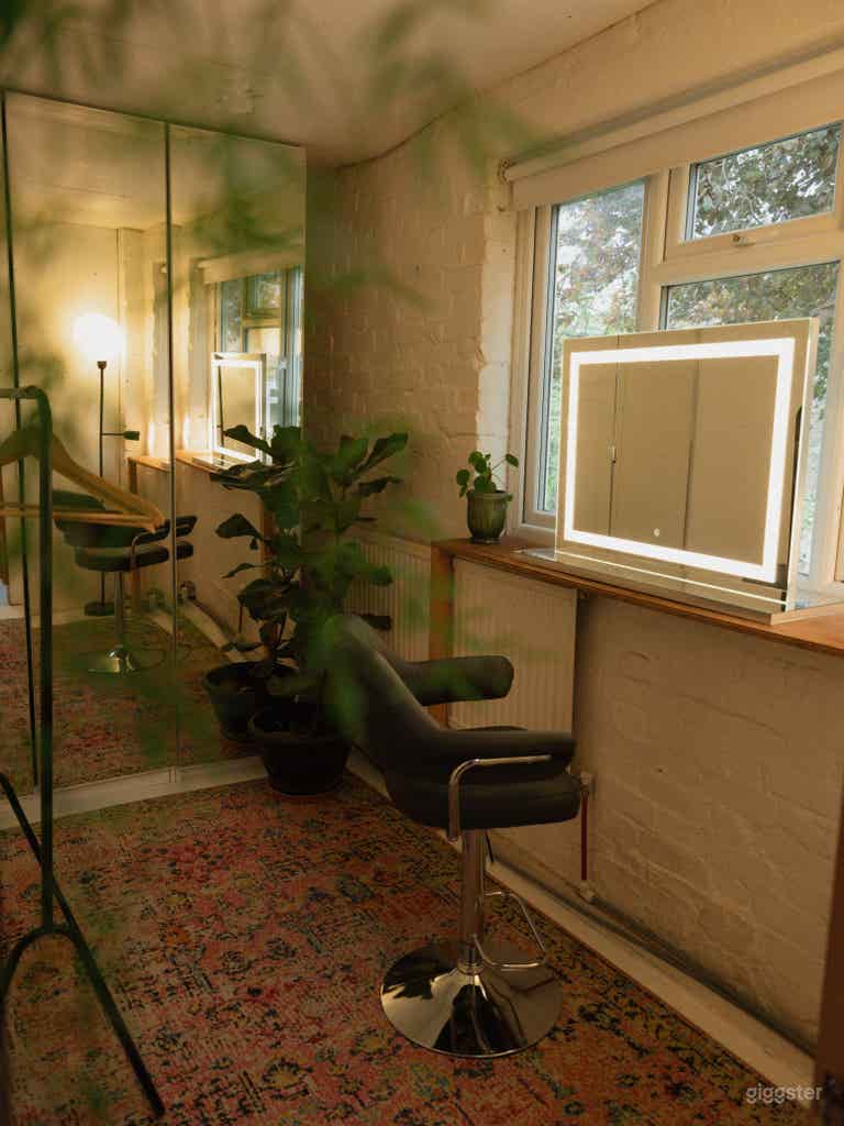  Make up / Wardrobe Room 