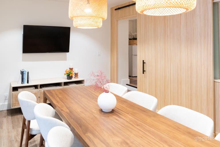  Host your meeting in WORBOYS / events' Boardroom with Wi-Fi and Apple TV for presentations or video conferencing. 