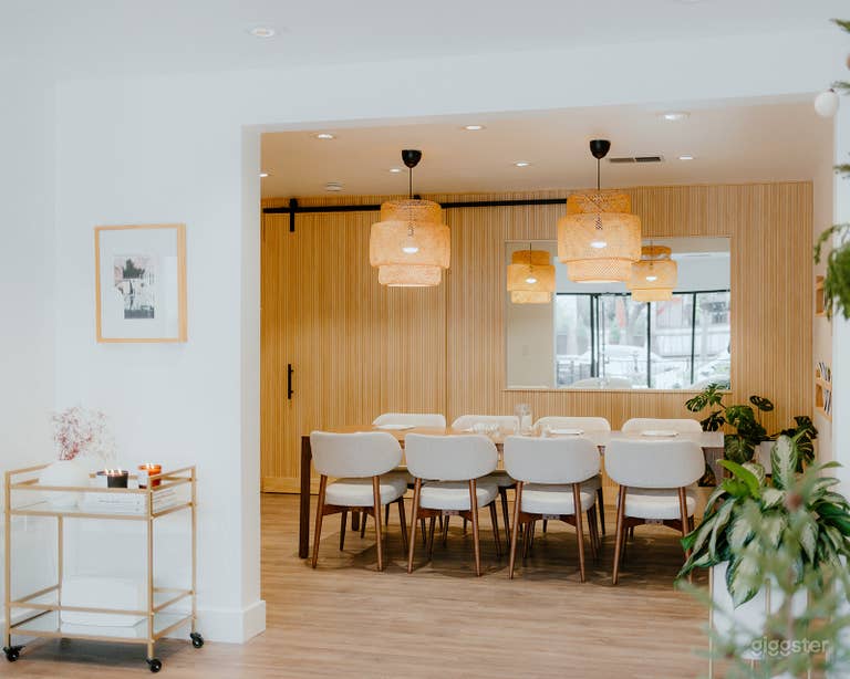  WORBOYS/events features a mirror on the back wall to reflect natural light from the front, creating an airy, spacious atmosphere for guests and natural light for photos. 