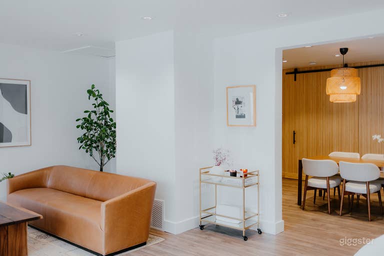  Host your meeting, production, bridal shower, baby shower, dinner party, or social event at WORBOYS / events with natural light and comfy seating! 