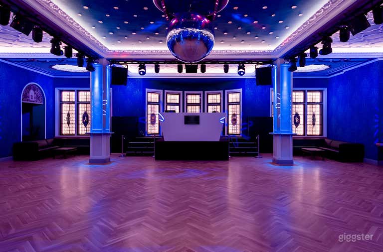  Bar mit moderner Eleganz 