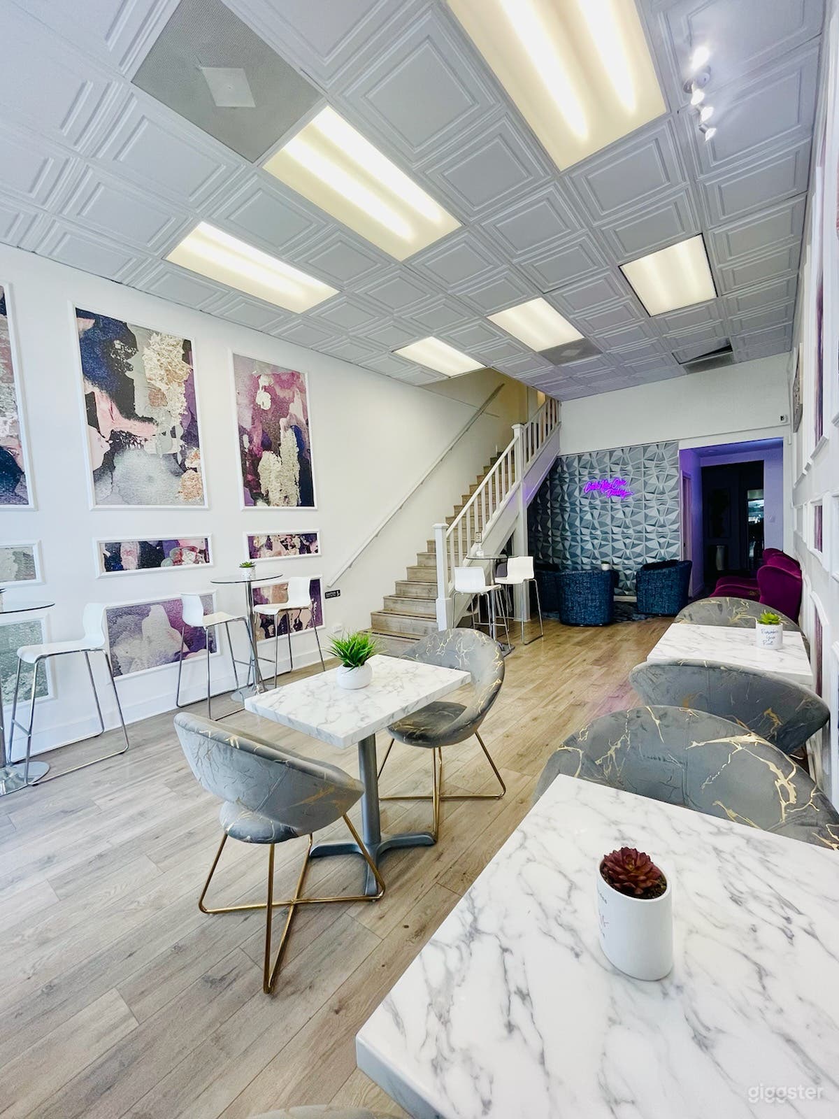 Lounge Meeting Area | Social Hour  Photo 1