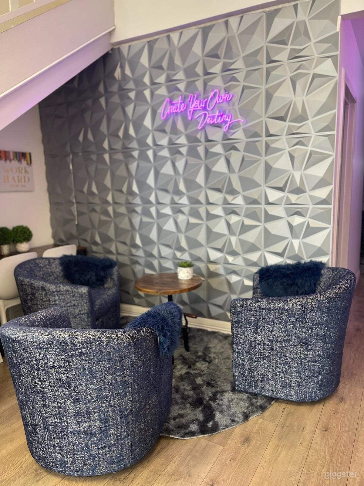 Lounge Meeting Area | Social Hour  Photo 2