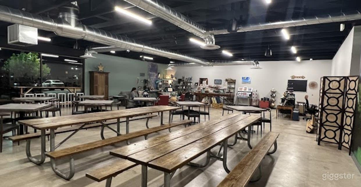 Spacious Wine Bar and Restaurant Photo 2