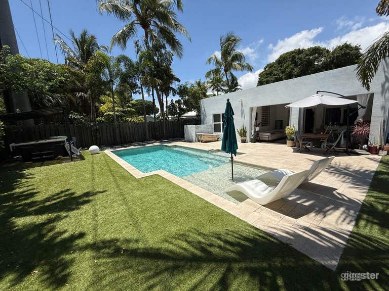 Relaxing Pool at DaRaFa Home 