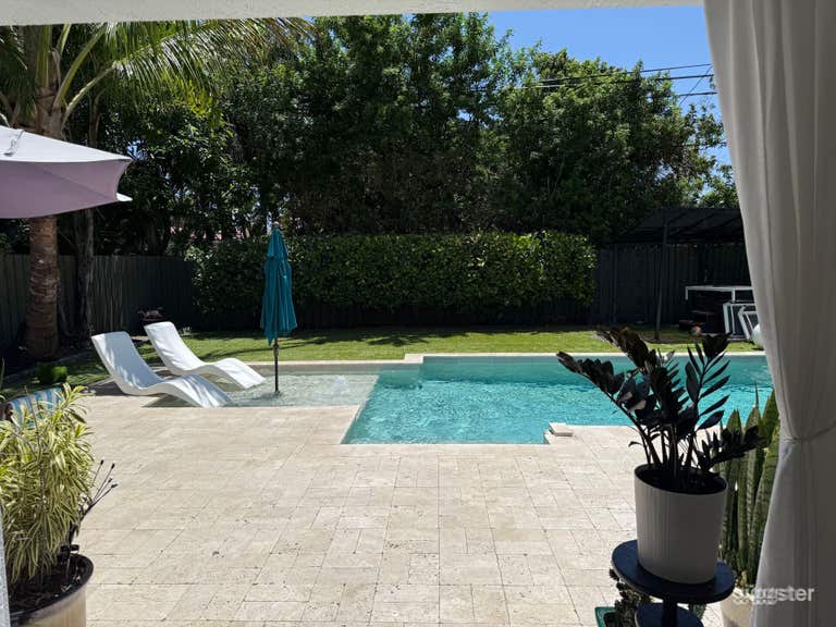  Relaxing Pool at DaRaFa Home 