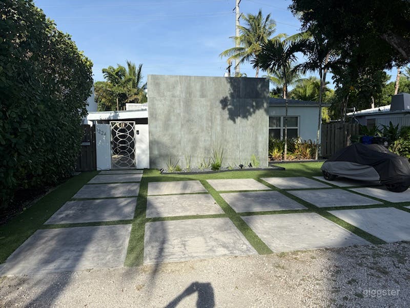 Relaxing Pool at DaRaFa Home Photo 4