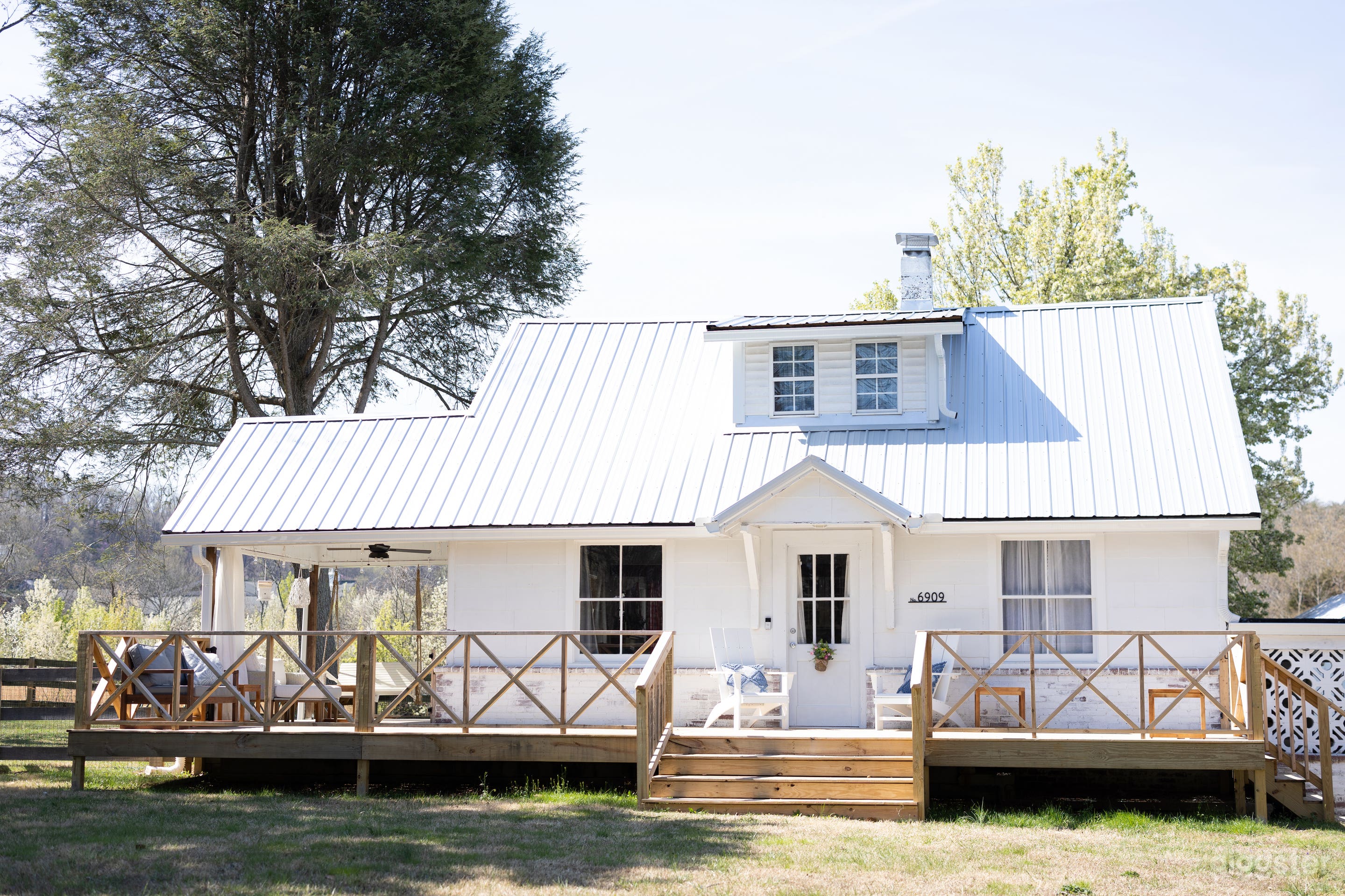 Outdoor Studio in a a country suburb of Knoxville Photo 2