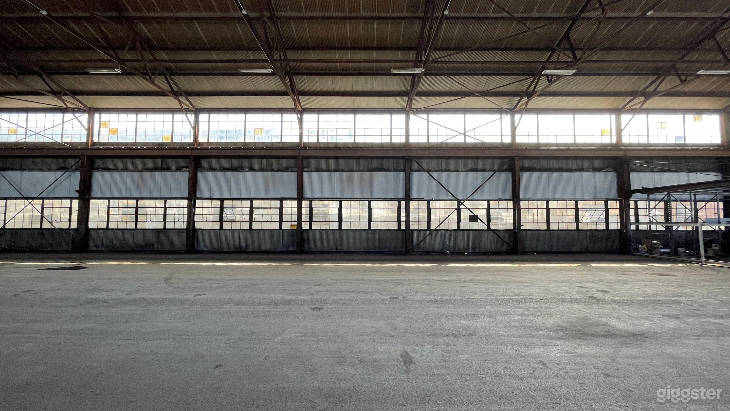 Mega Stage: Huge Warehouse Location Photo 2