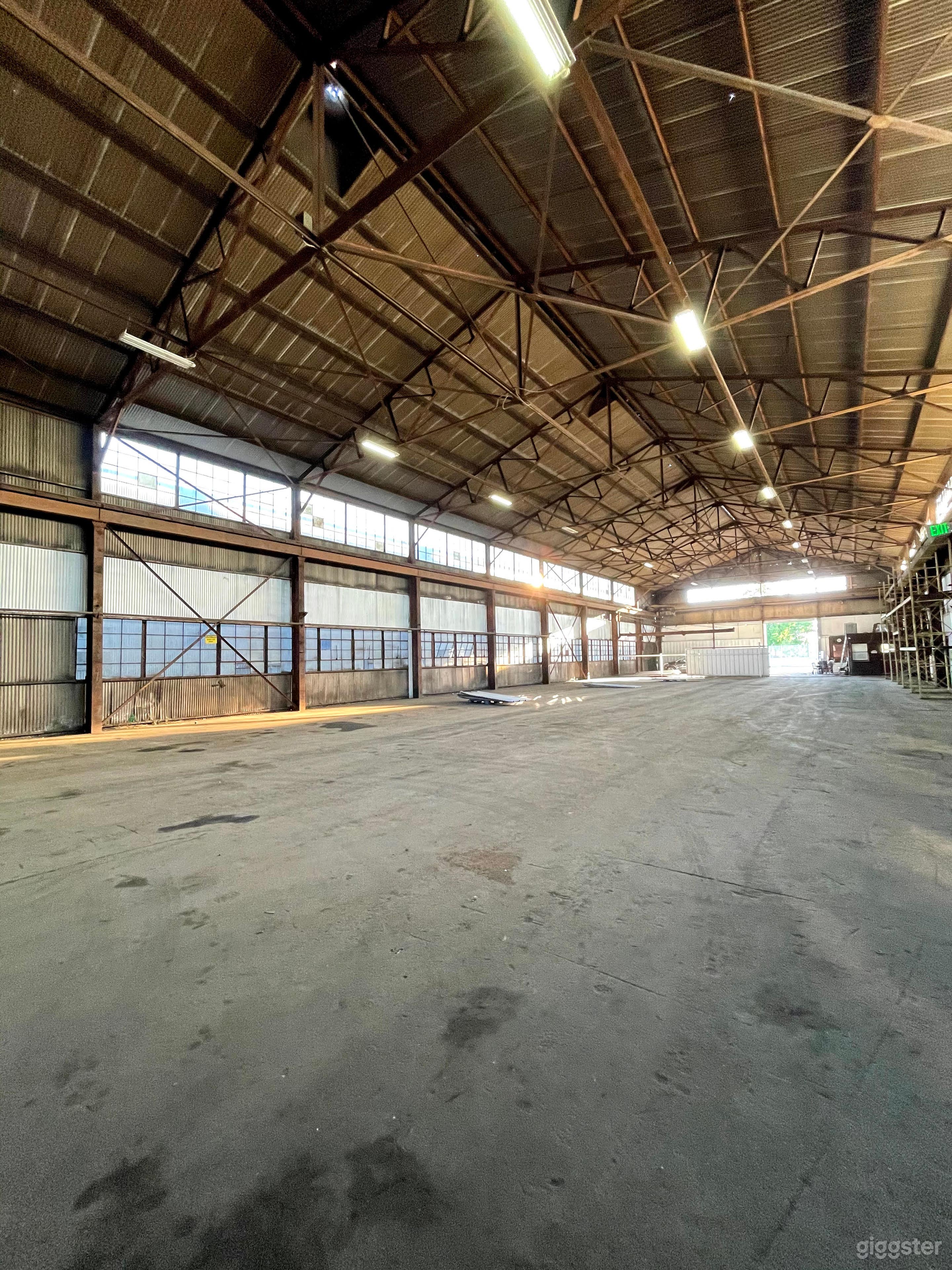 Mega Stage: Huge Warehouse Location Photo 3