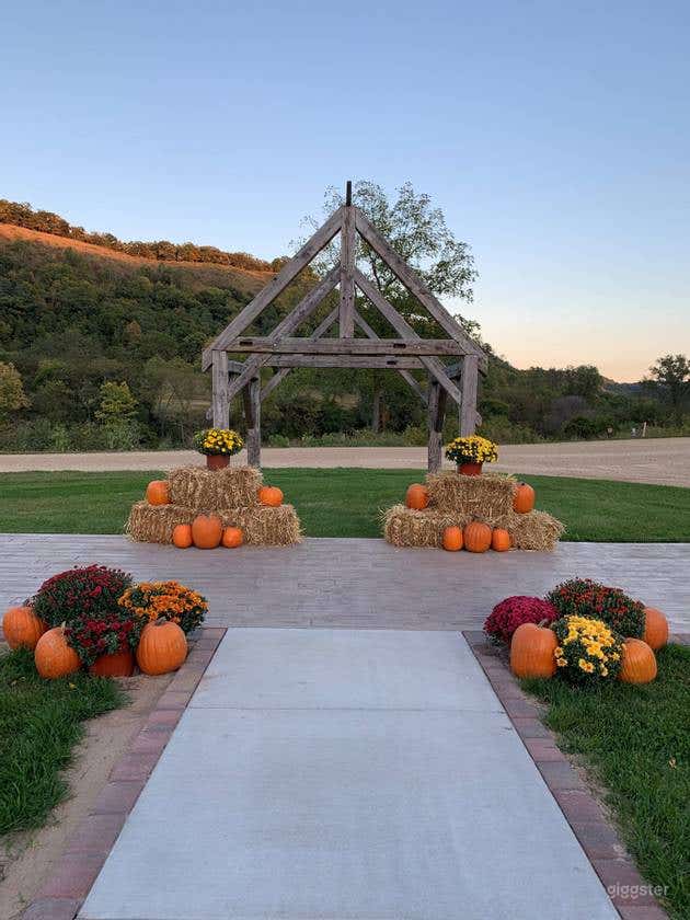 Vintage Barn Wedding Venue Photo 2