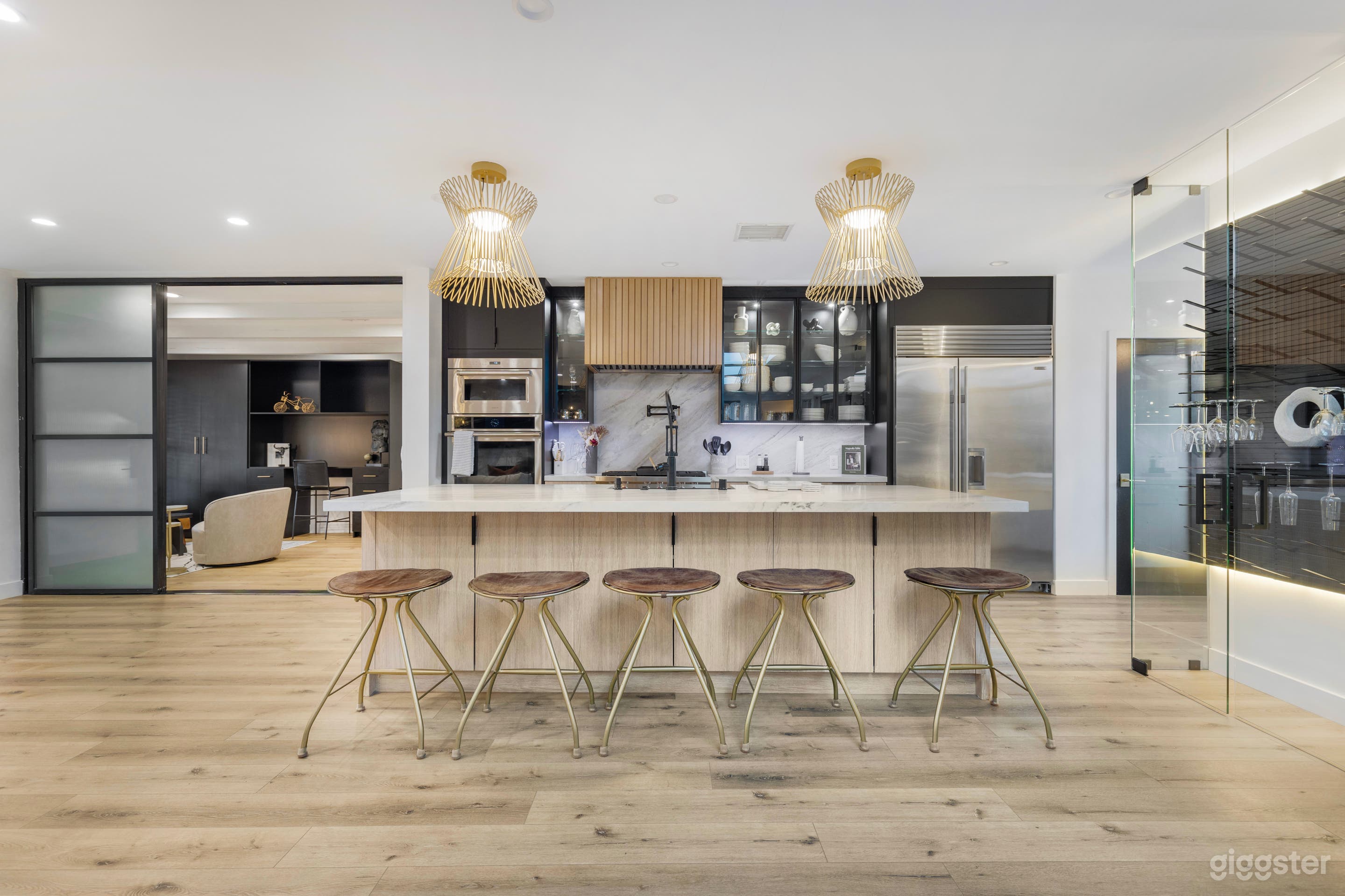  ERWIN RESORT STYLE VILLA/ SPORTS COURT/TENTED GYM Photo 4